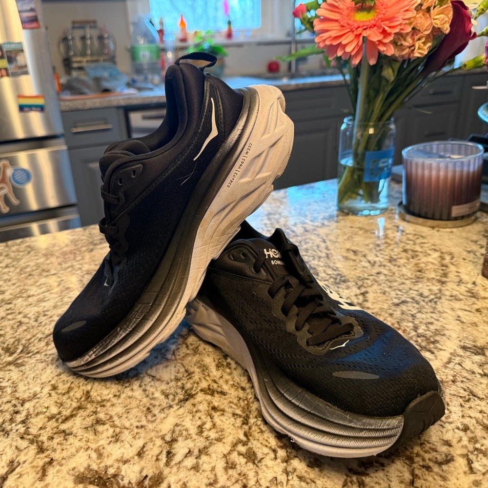 Hoka one one bondi 8 running shoes (black) -Women size 7.5